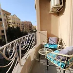 Signature Stays: Modern Chic Apt