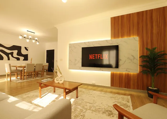 Signature Stays: Modern Chic Apt