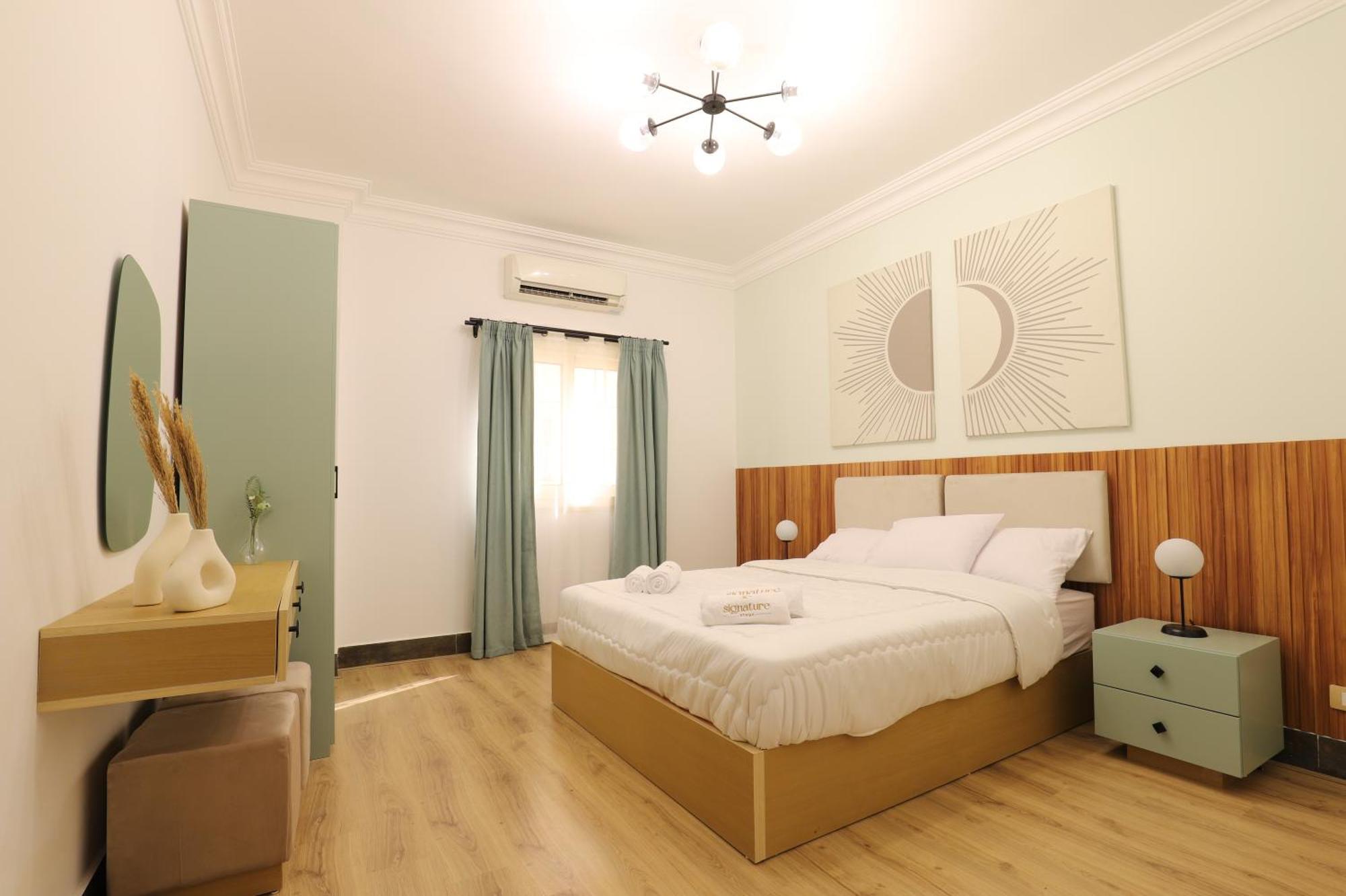 Signature Stays: Modern Chic *