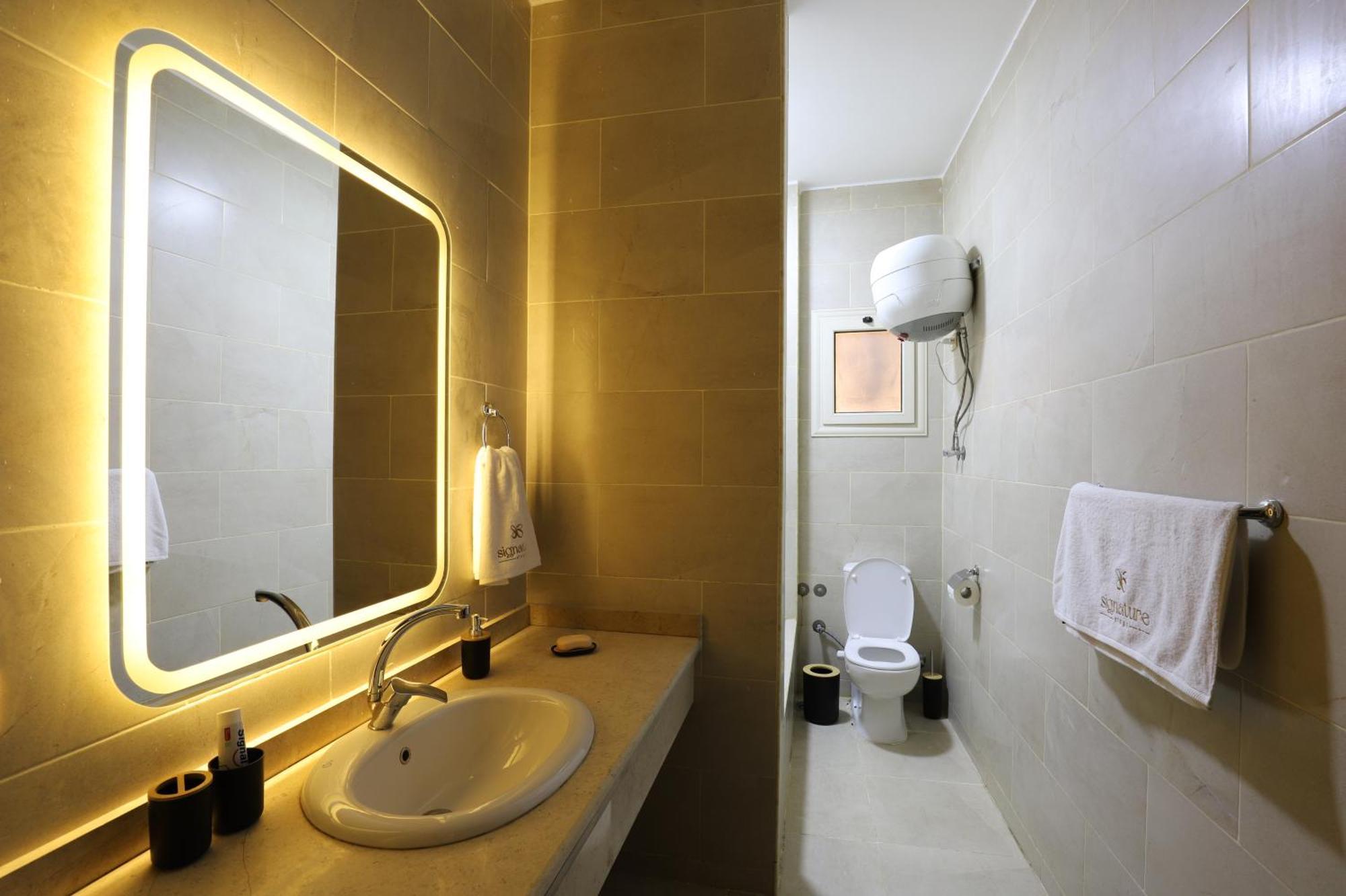 Signature Stays: Modern Chic